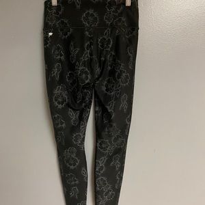 Fabletics black floral leggings medium cropped